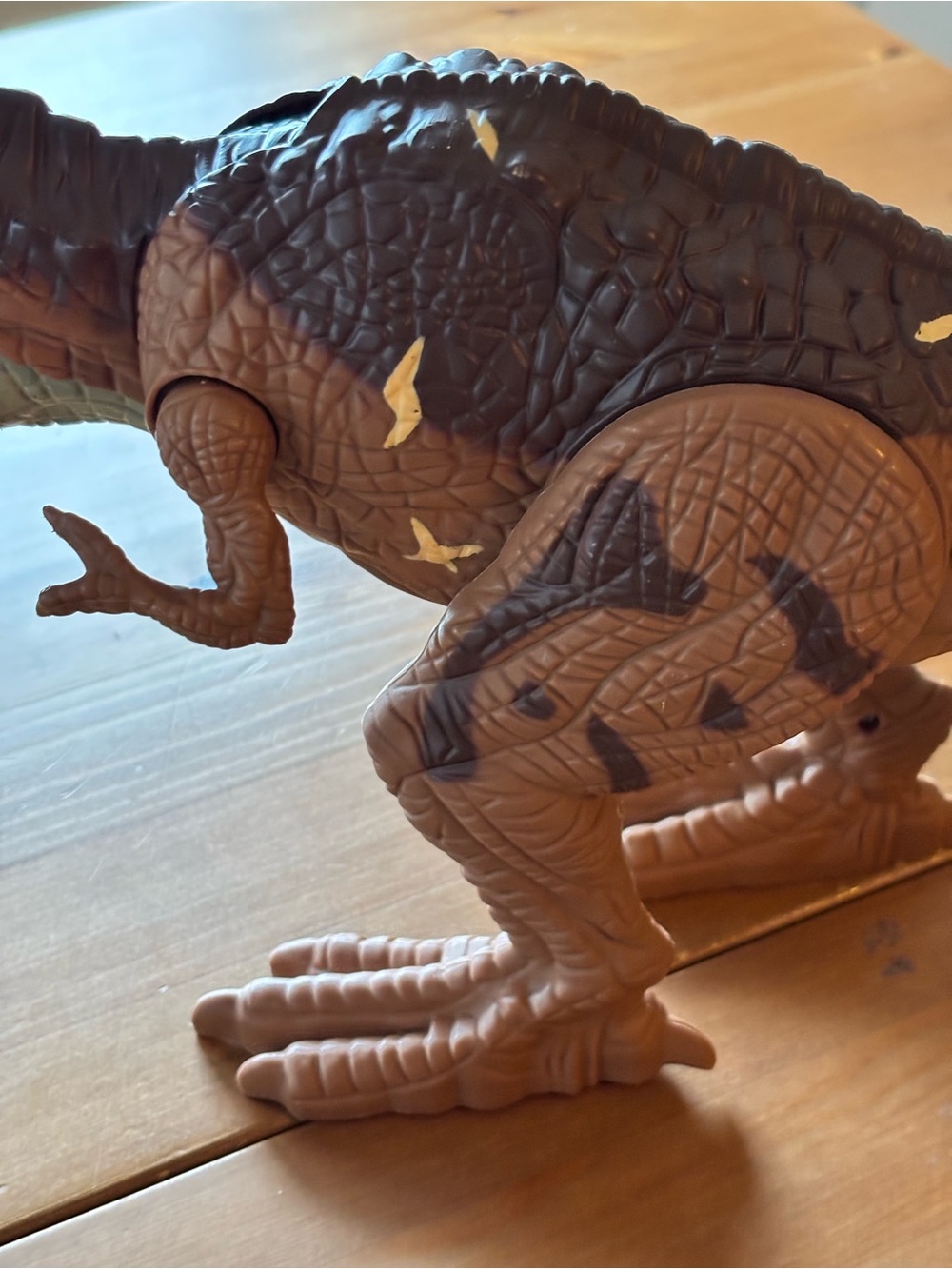 TOYS R US - Animal Planet Big T-Rex Dinosaur — Light-Up Eyes & Roaring Sounds - Picture 6 of 7